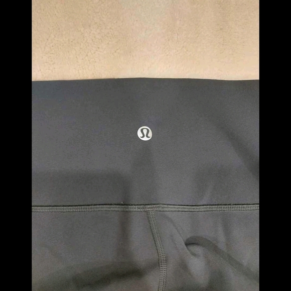 NWOT LULULEMON high waist 4-6 - Picture 3 of 3